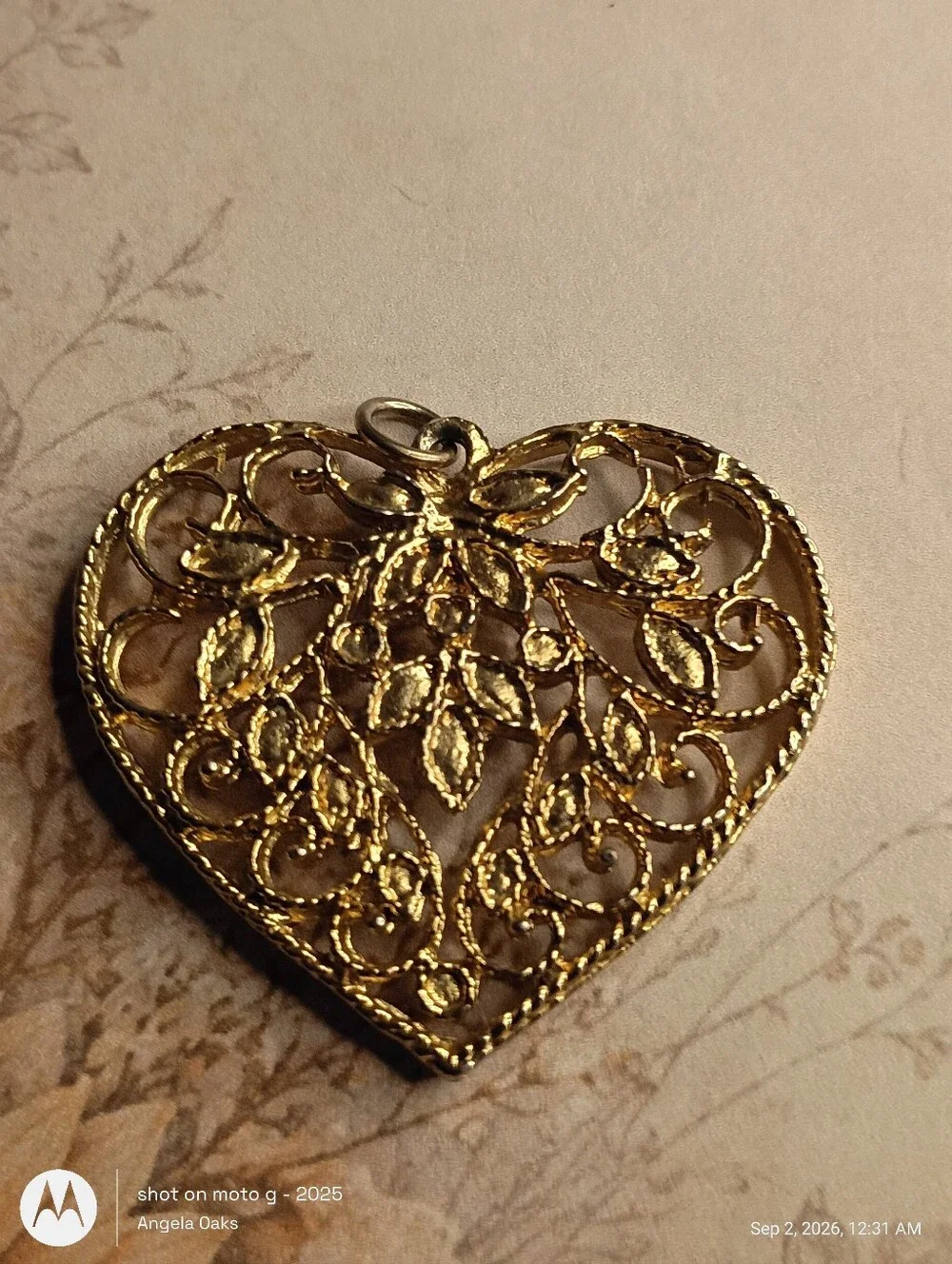 Beautiful vintage 1980s gold-tone statement heart pendant.